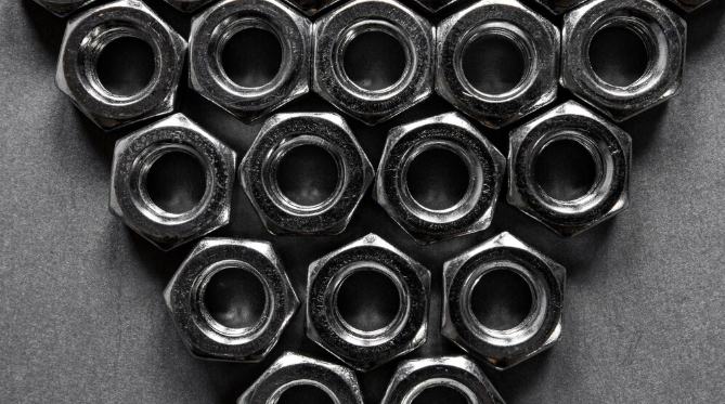 Porcas de fixação: onde comprar e o que avaliar antes de fechar pedido
